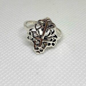 Elongated Scroll Design Ring